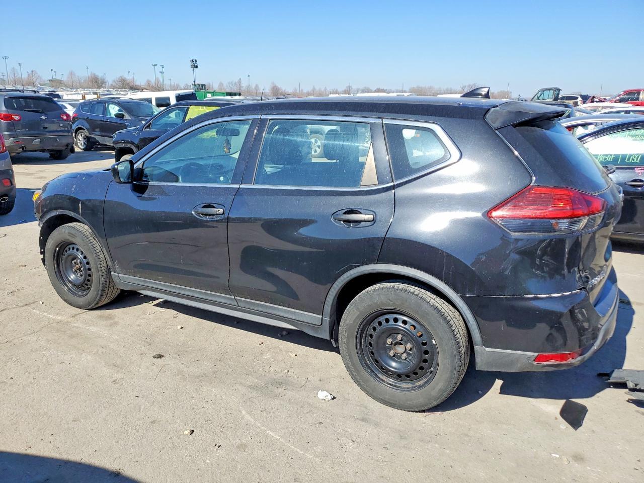 2017 Nissan Rogue S - zdjęcie 2