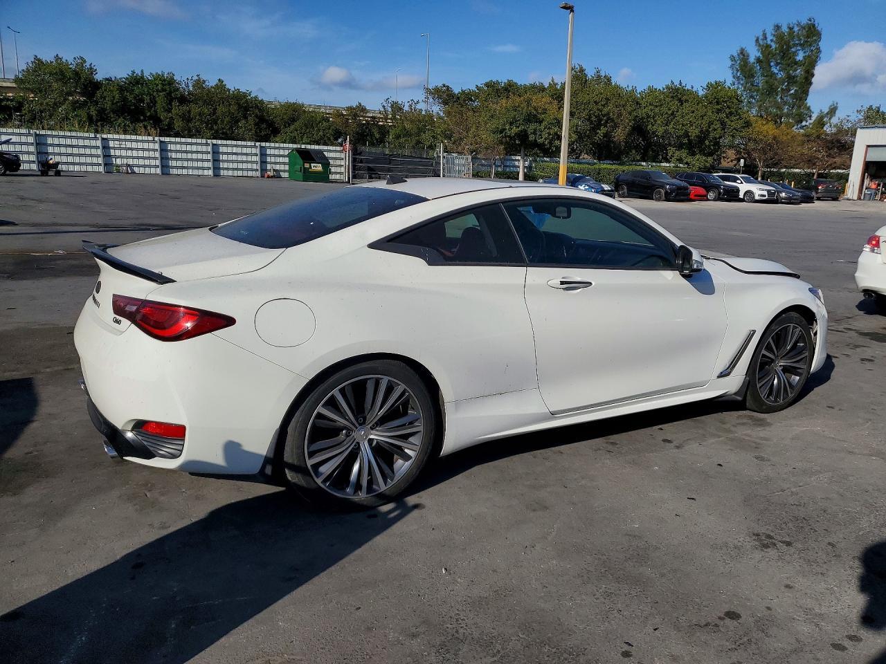 2017 Infiniti Q60 2.0T - zdjęcie 3