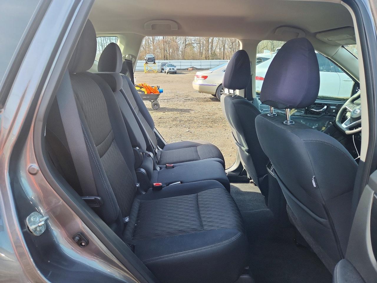 2017 Nissan Rogue S - zdjęcie 11