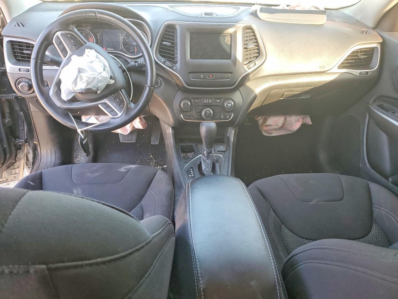 2020 Jeep Cherokee Latitude - zdjęcie 8