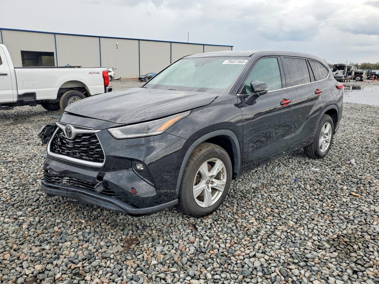 2021 Toyota Highlander Le - zdjęcie główne