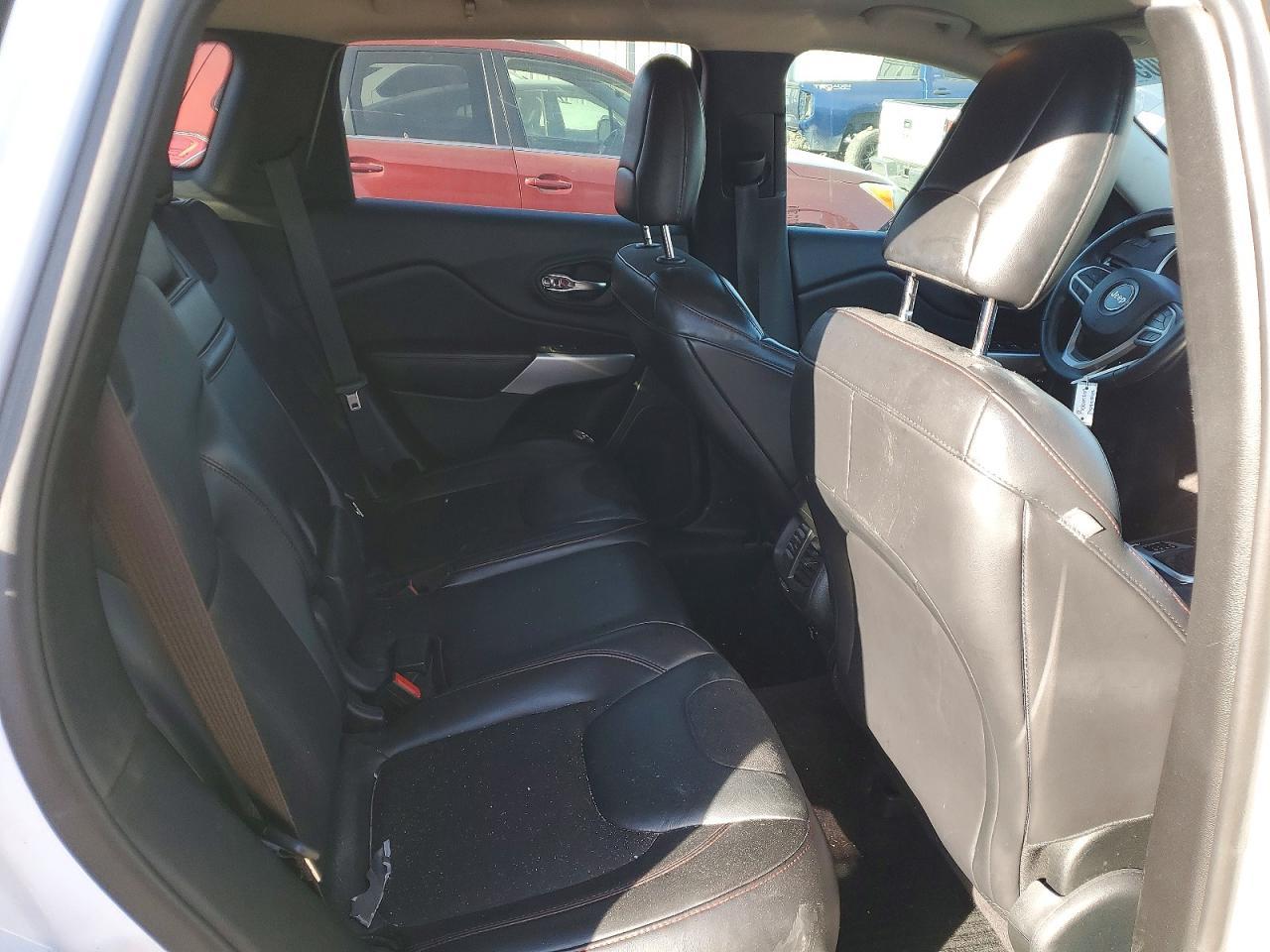 2017 Jeep Cherokee Trailhawk - zdjęcie 10