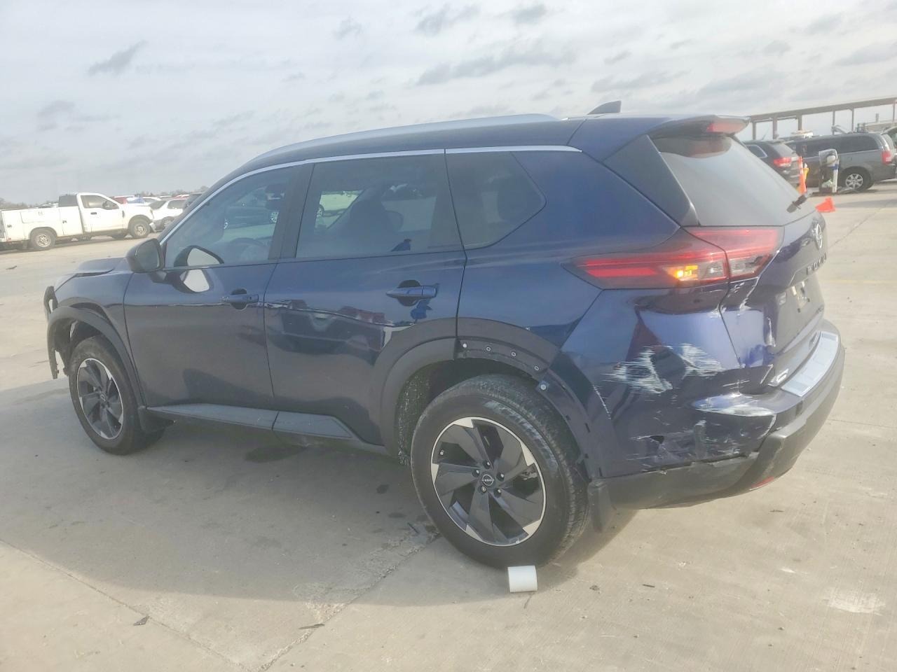 2025 Nissan Rogue Sv - zdjęcie 2