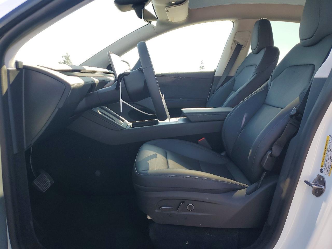 2026 Tesla Model Y - zdjęcie 7