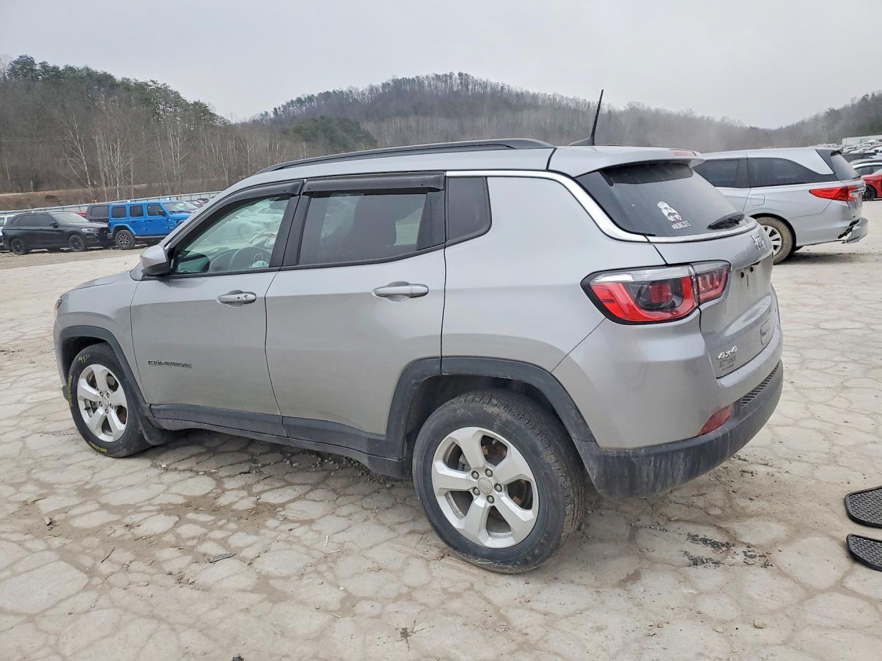 2019 Jeep Compass Latitude - zdjęcie 2