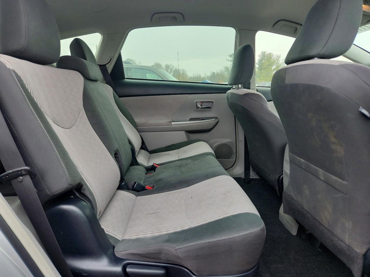 2015 Toyota Prius V - zdjęcie 10