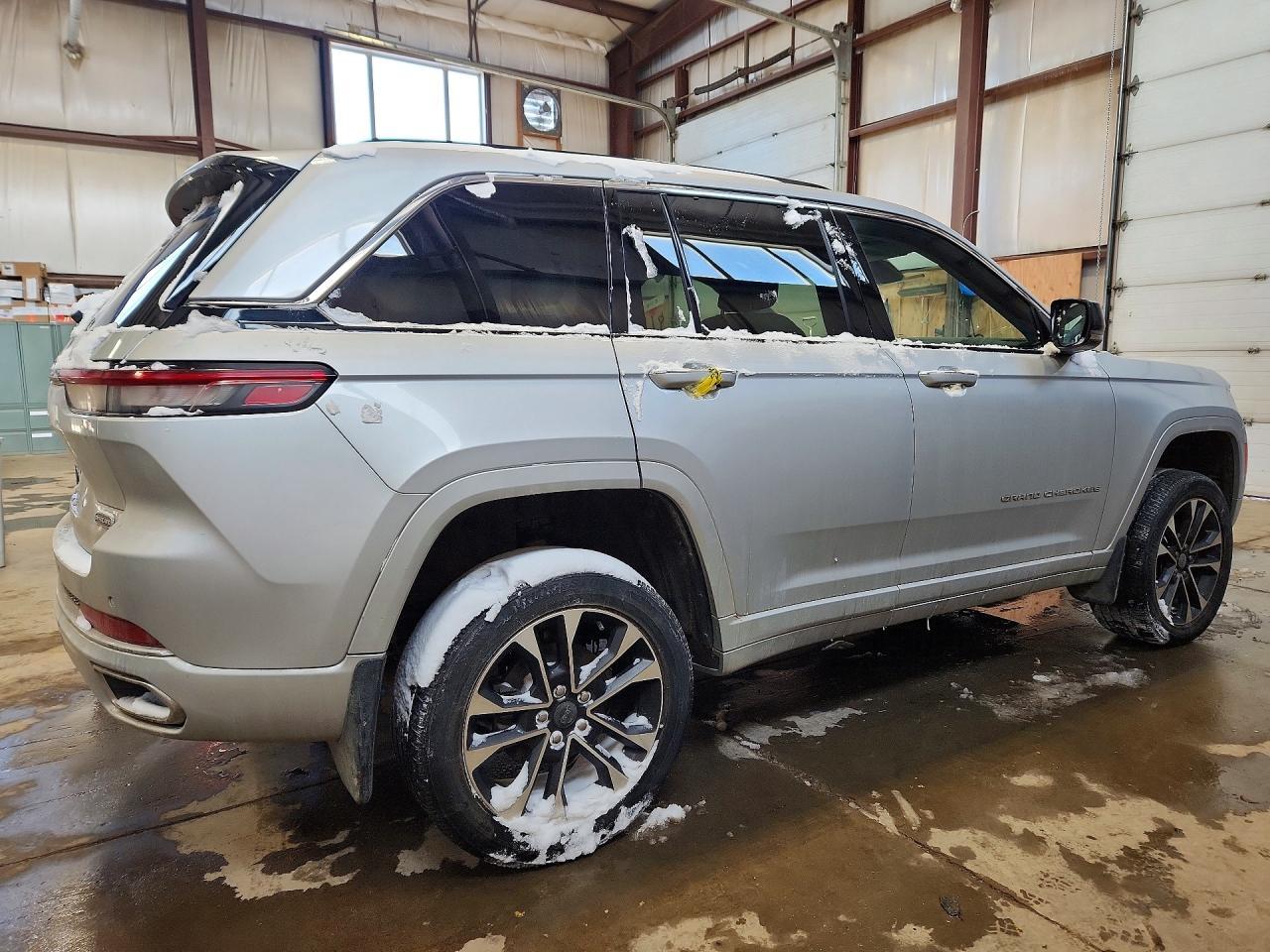 2023 Jeep Grand Cherokee Overland - zdjęcie 3