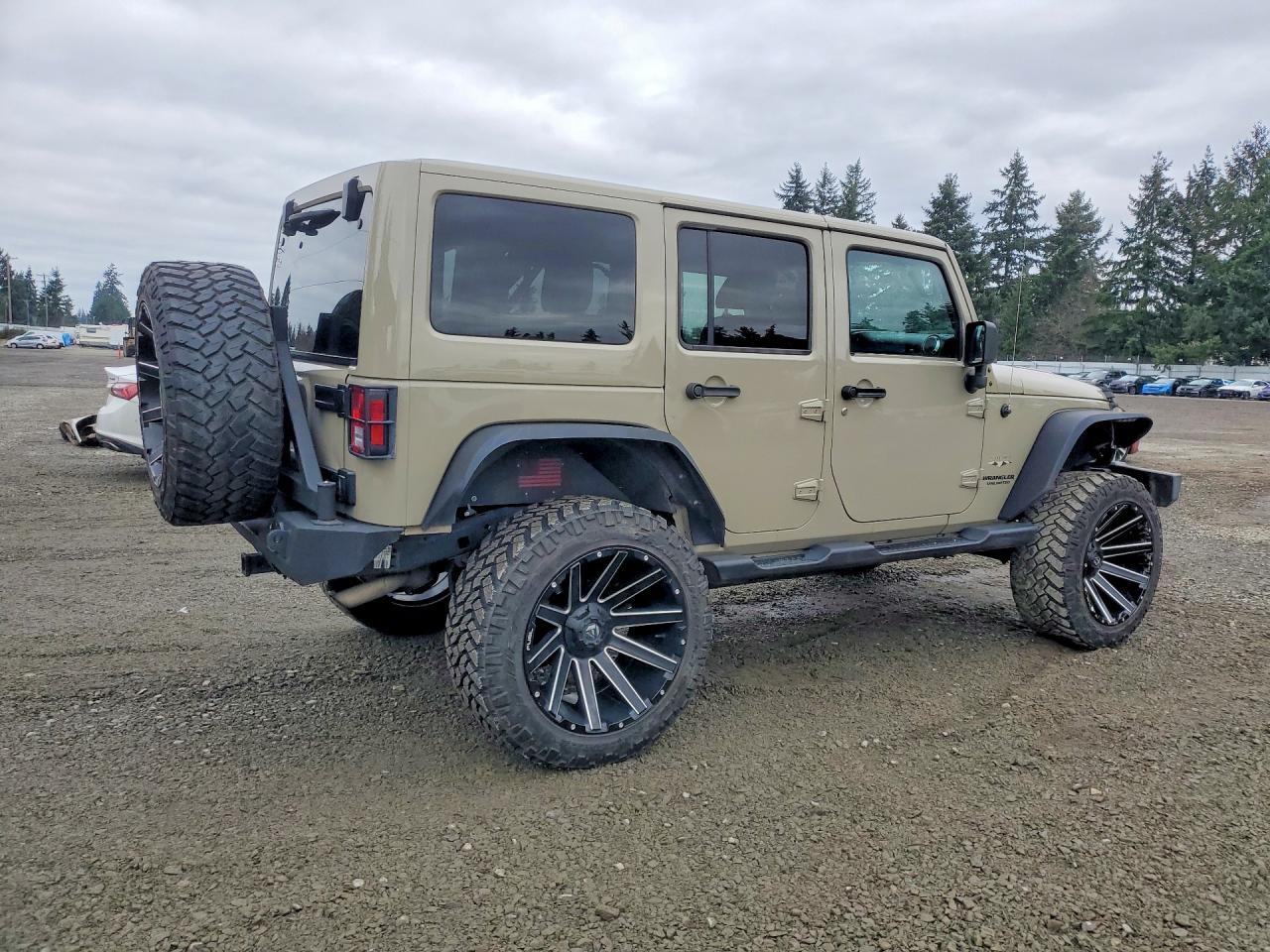 2017 Jeep Wrangler Unlimited Sahara - zdjęcie 3
