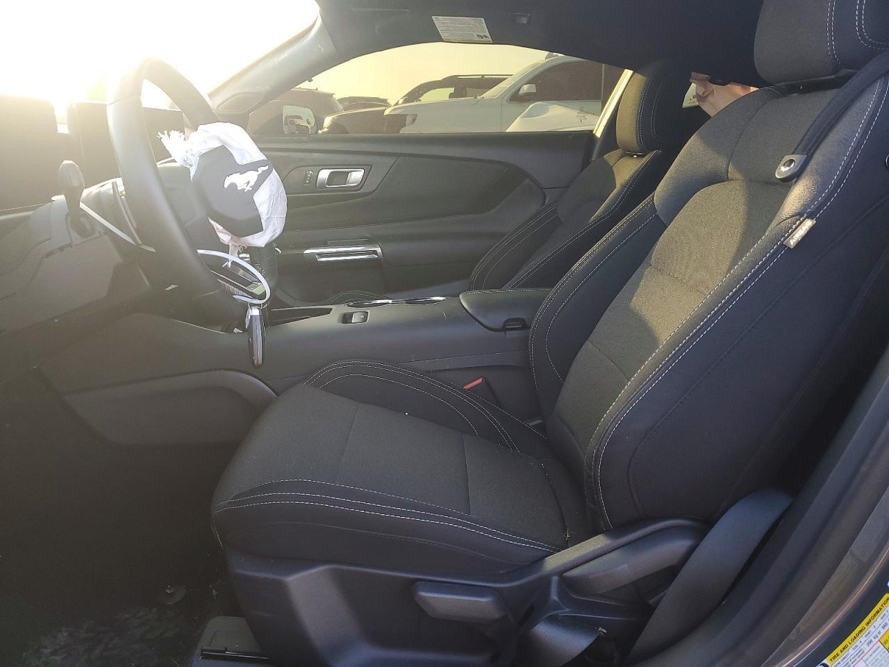 2025 Ford Mustang Gt - zdjęcie 7