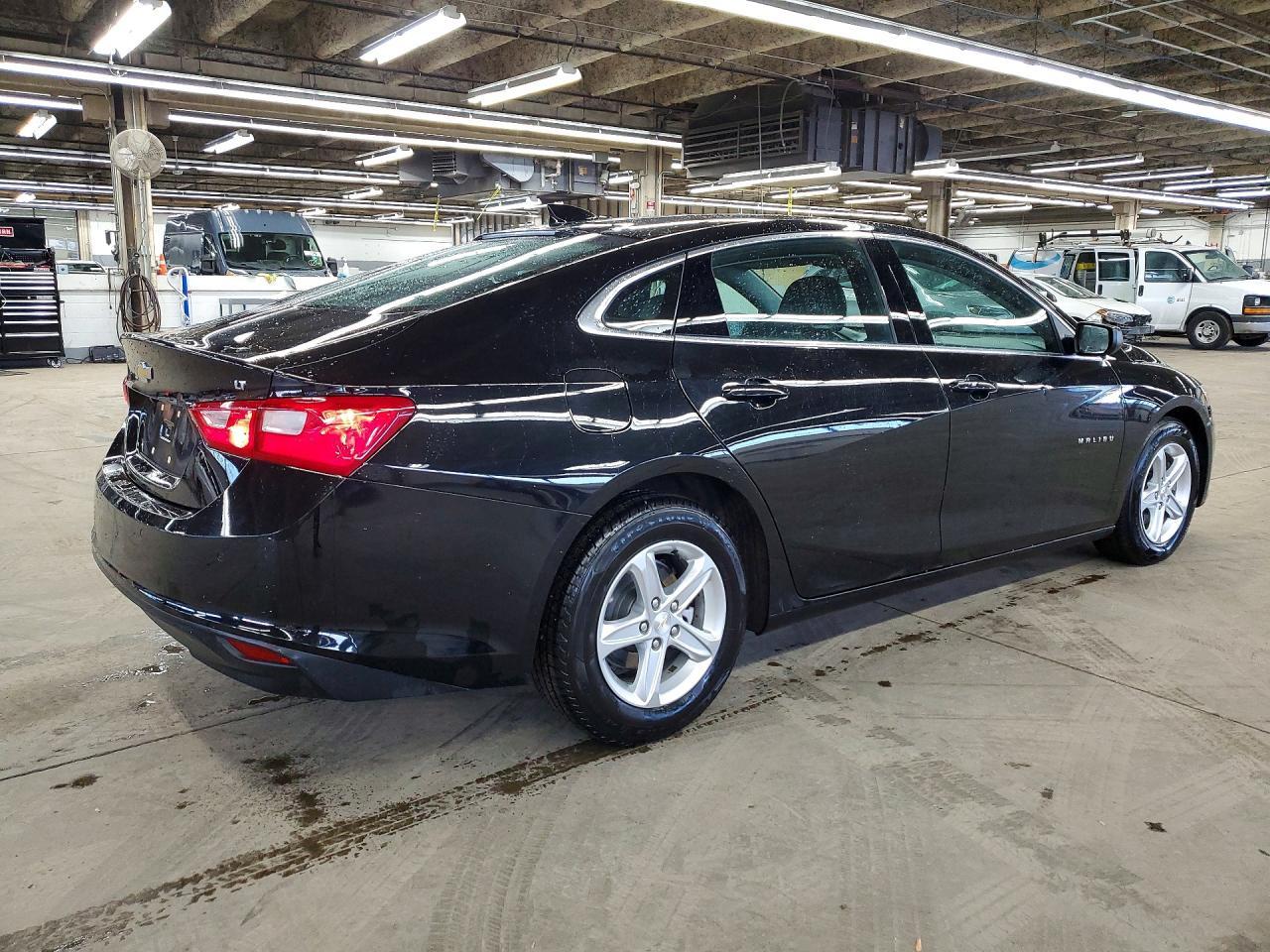 2023 Chevrolet Malibu Lt - zdjęcie 3