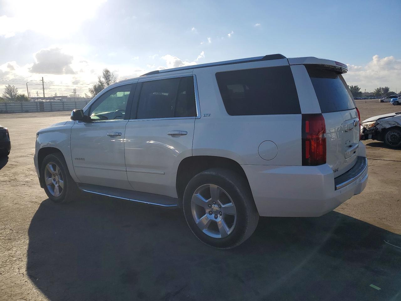 2015 Chevrolet Tahoe C1500 Ltz - zdjęcie 2