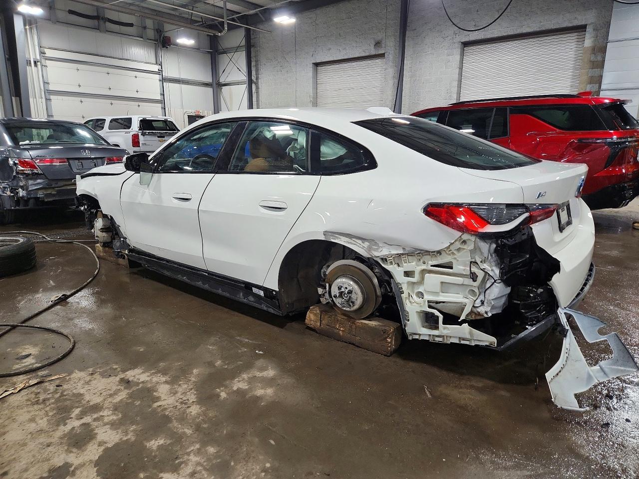 2024 BMW I4 xDrive 40 - zdjęcie 2