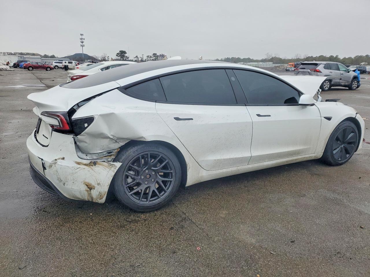 2024 Tesla Model 3 - zdjęcie 3