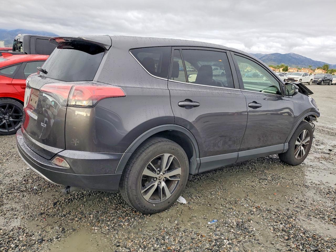 2017 Toyota Rav4 Xle - zdjęcie 3