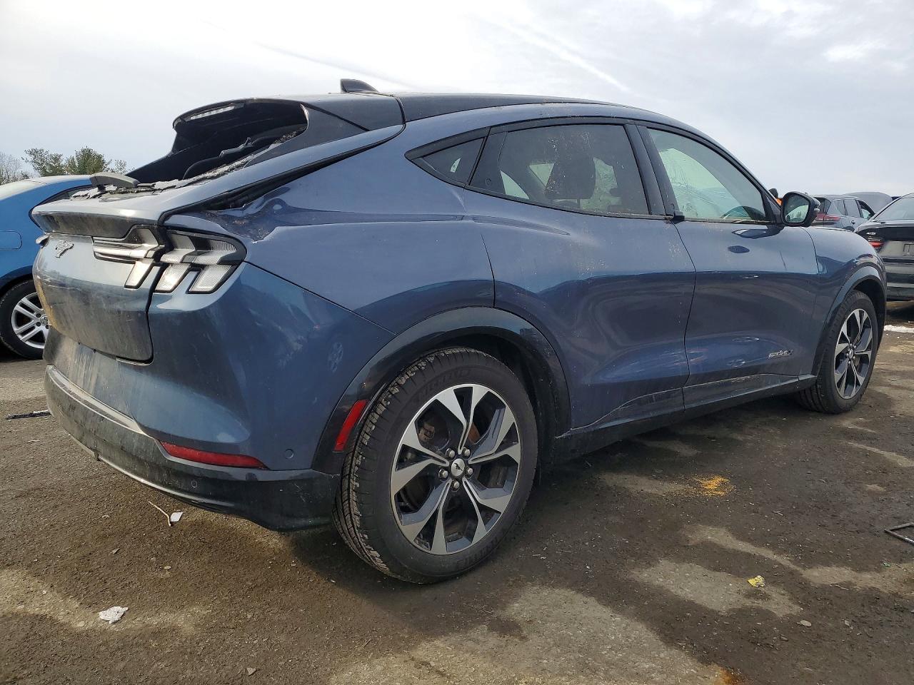 2021 Ford Mustang Mach-E Premium - zdjęcie 3