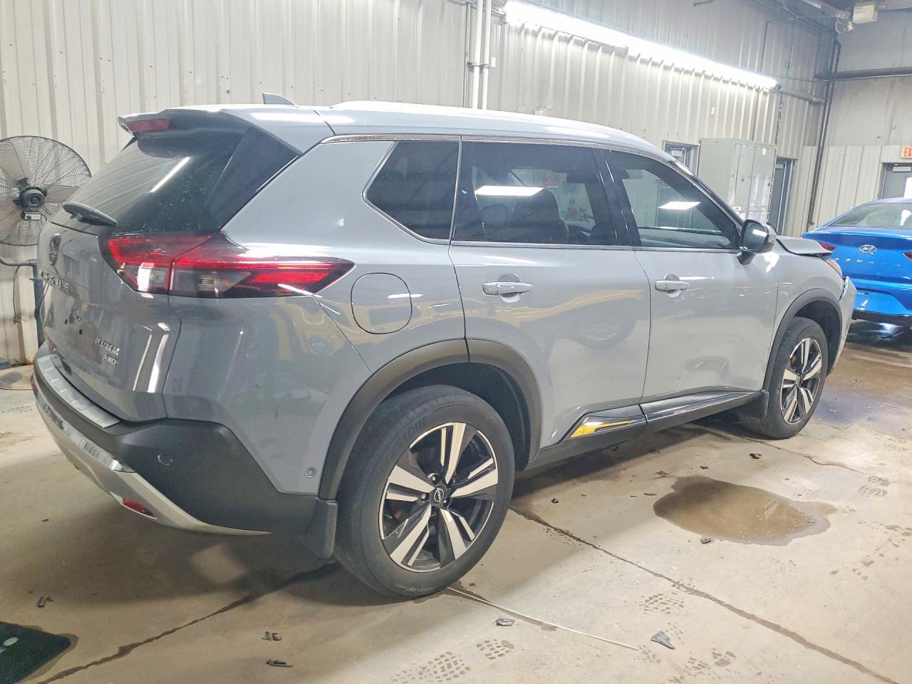 2022 Nissan Rogue Platinum - zdjęcie 3