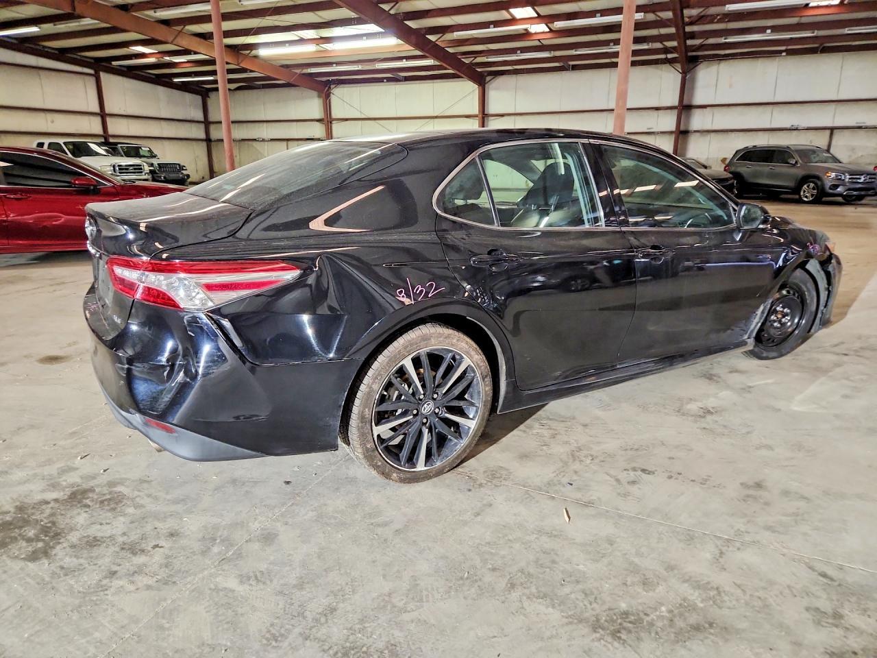 2018 Toyota Camry Xle - zdjęcie 3