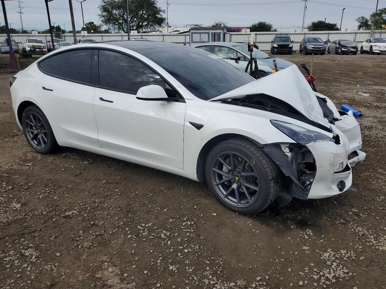 2022 Tesla Model 3 - zdjęcie 4