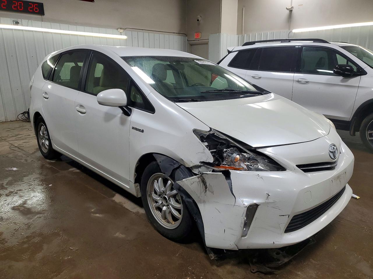 2013 Toyota Prius V Two - zdjęcie 4