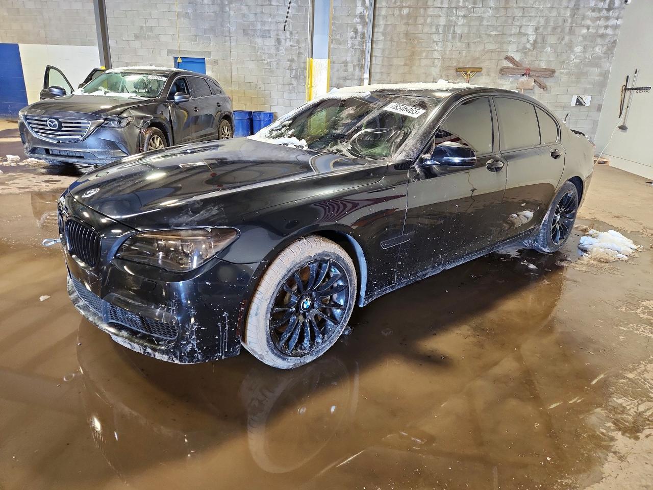 2013 BMW 750 I - zdjęcie główne