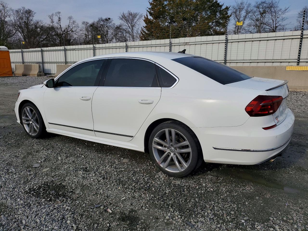 2019 Volkswagen Passat Se R-Line - zdjęcie 2