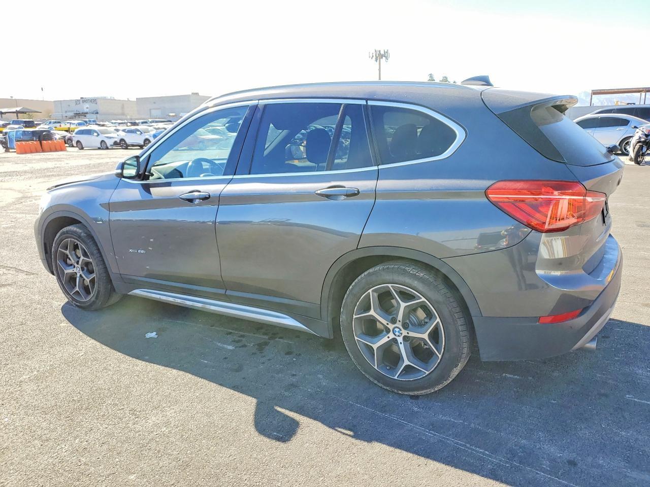 2018 BMW X1 xDrive28I - zdjęcie 2