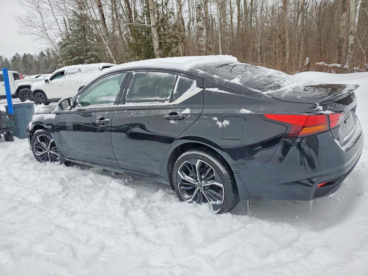 2023 Nissan Altima Sr - zdjęcie 2