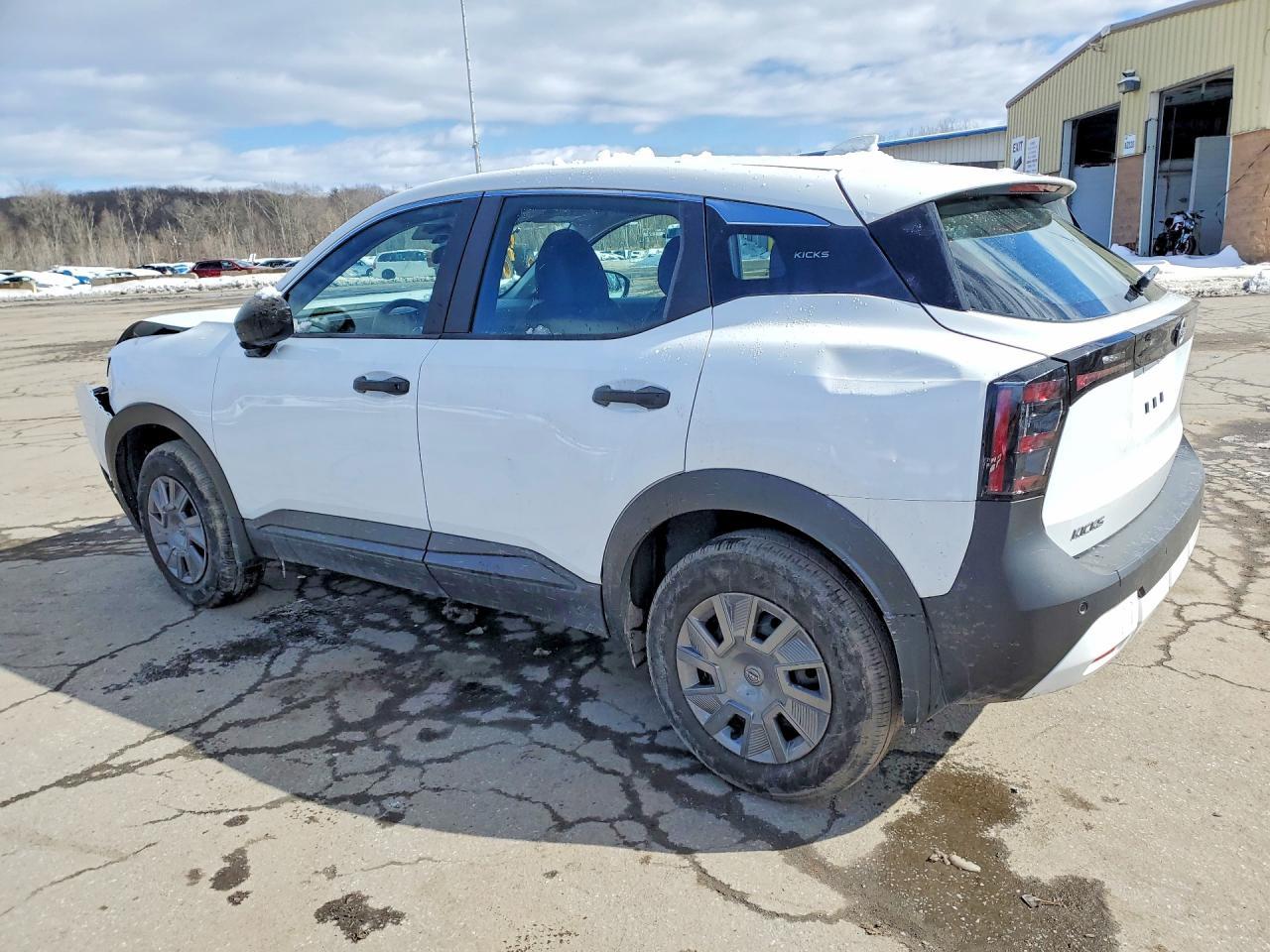 2025 Nissan Kicks S - zdjęcie 2