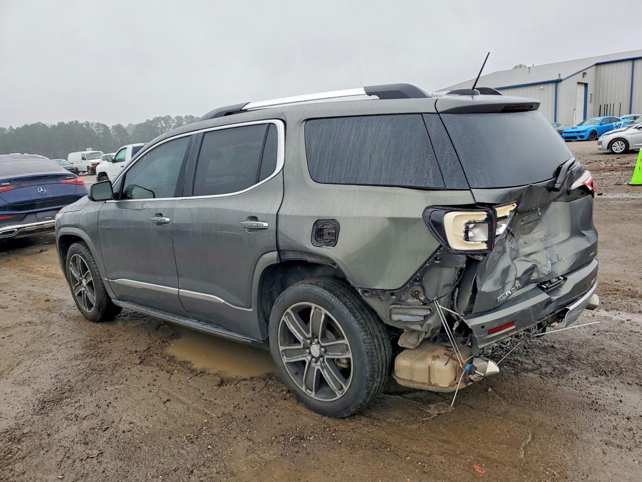 2017 GMC Acadia Denali - zdjęcie 2