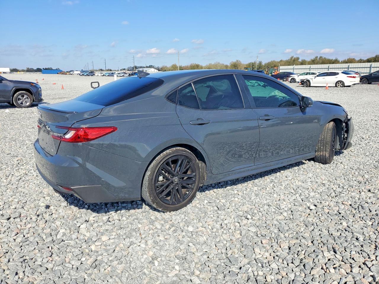 2026 Toyota Camry Xse - zdjęcie 3