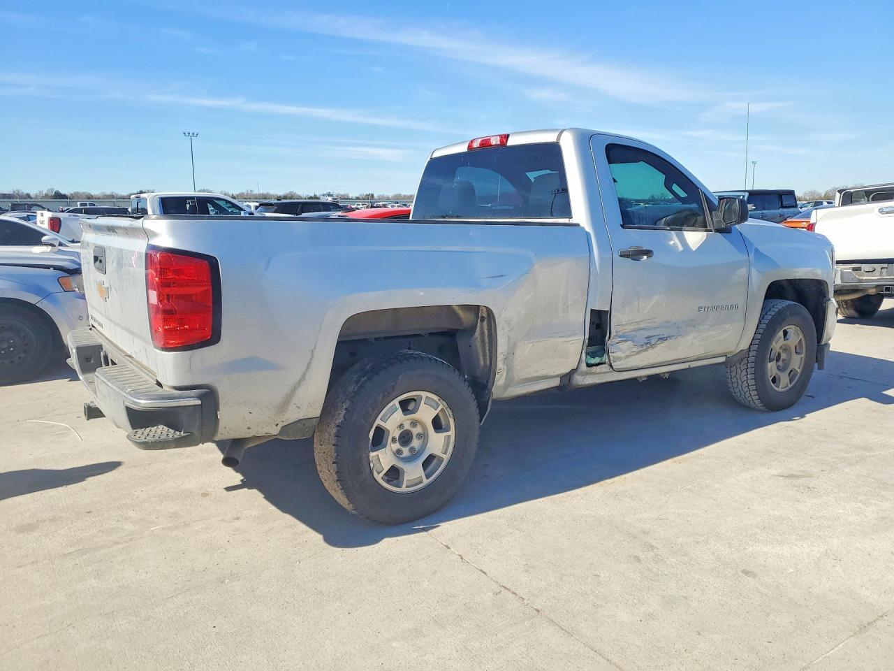 2017 Chevrolet Silverado C1500 - zdjęcie 3