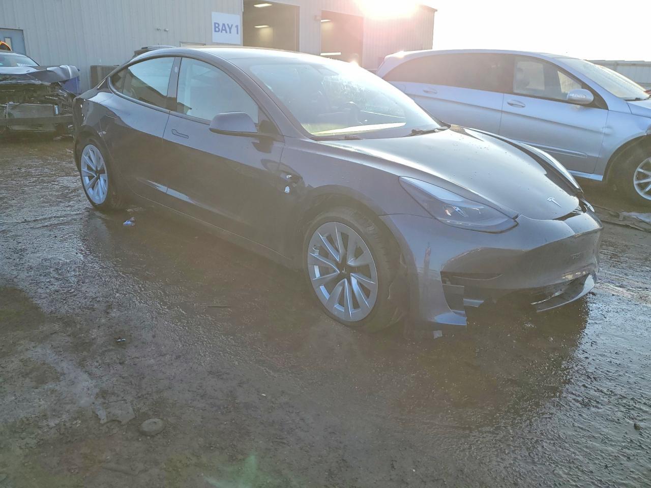 2021 Tesla Model 3 - zdjęcie 4