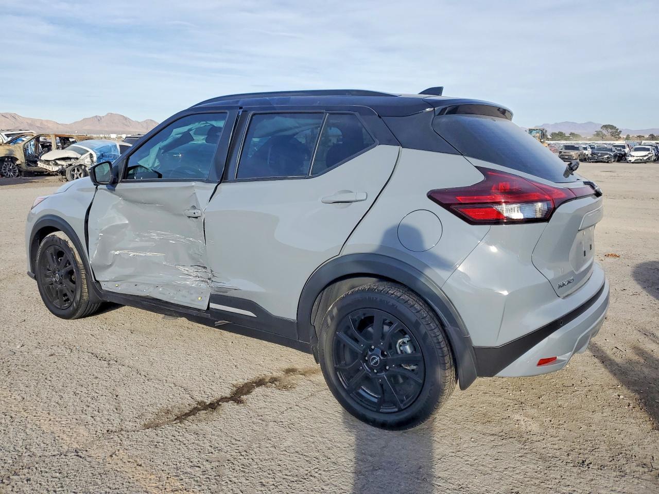 2023 Nissan Kicks Sr - zdjęcie 2