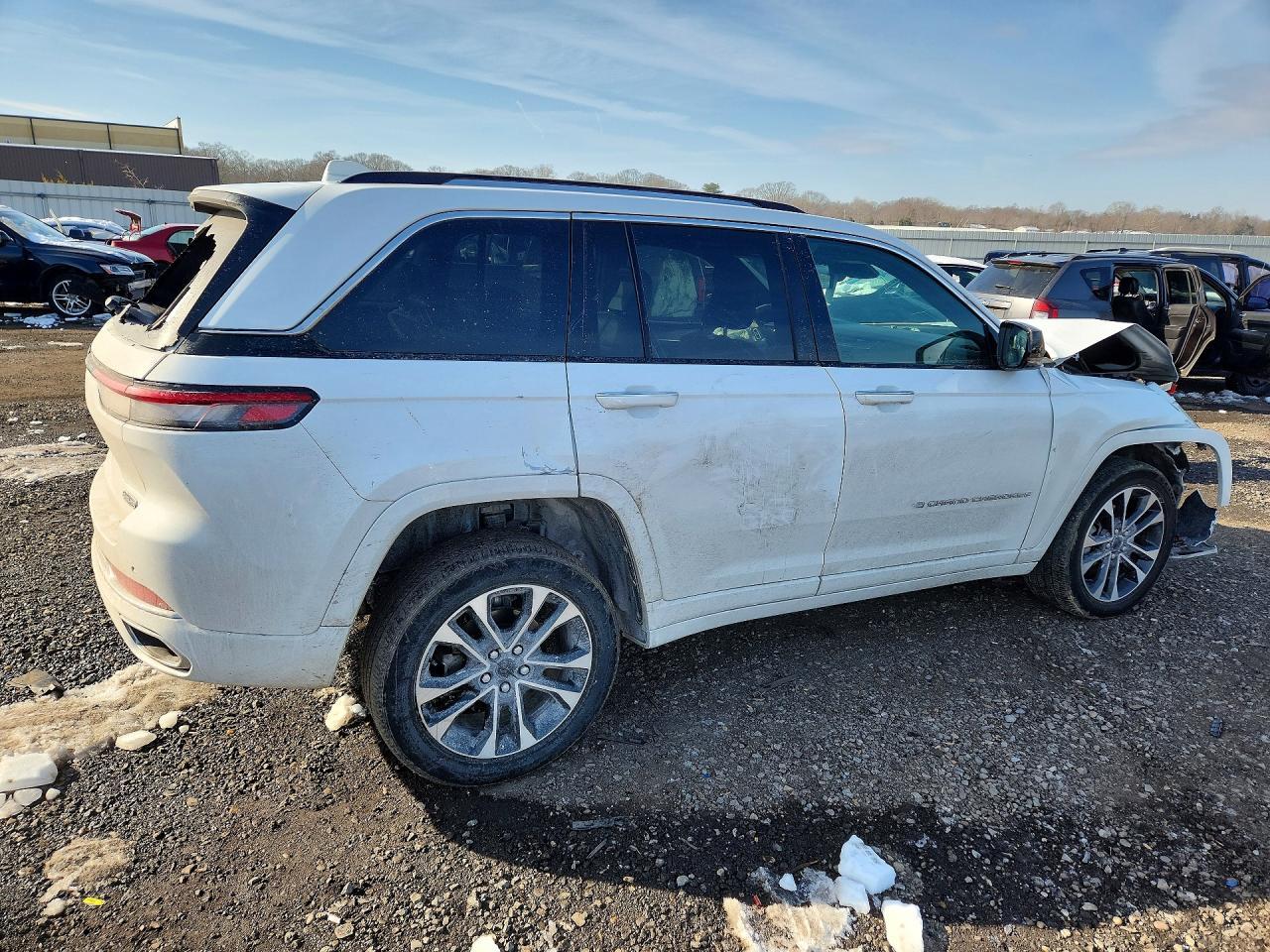 2022 Jeep Grand Cherokee Overland - zdjęcie 3
