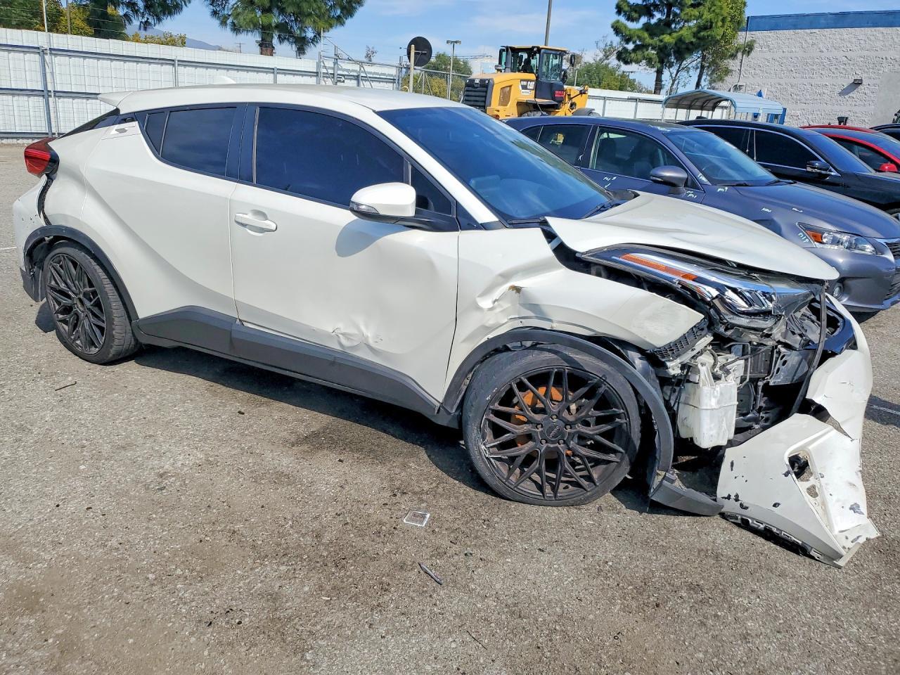 2020 Toyota C-Hr Xle - zdjęcie 4