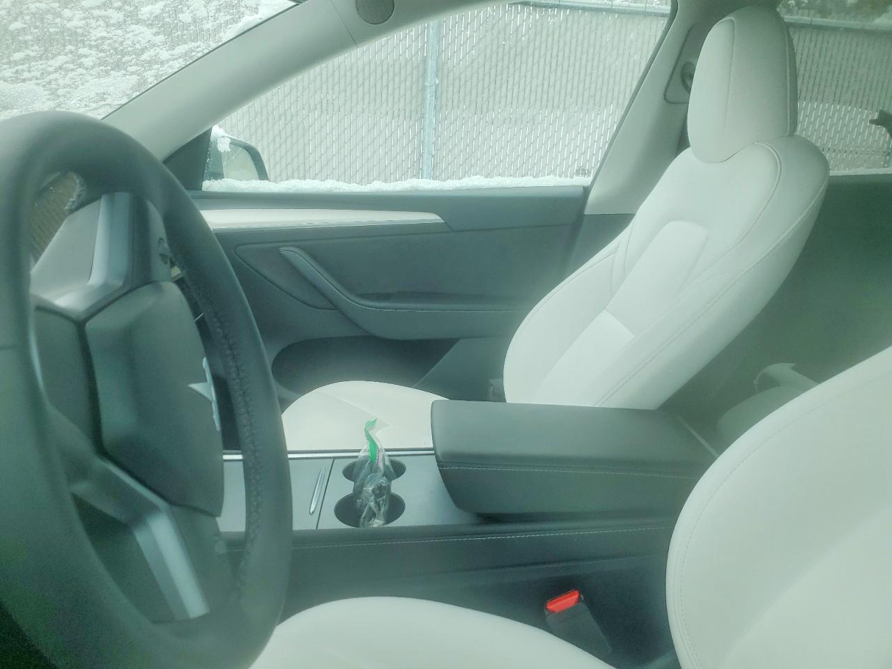 2024 Tesla Model Y - zdjęcie 8