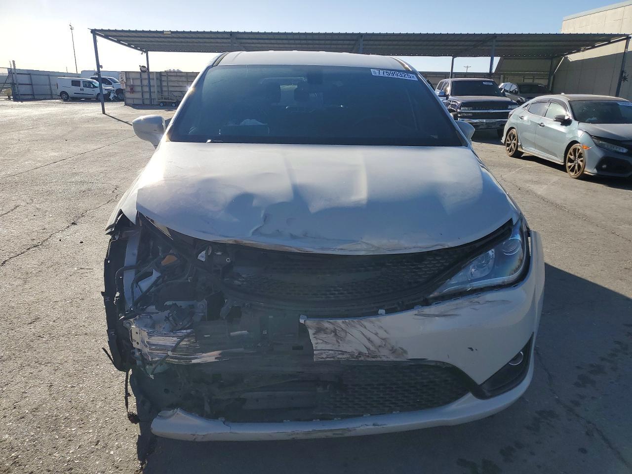 2020 Chrysler Pacifica Touring - zdjęcie 5