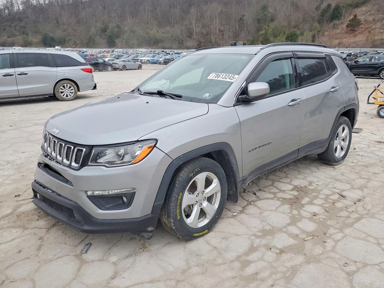 2019 Jeep Compass Latitude - zdjęcie główne