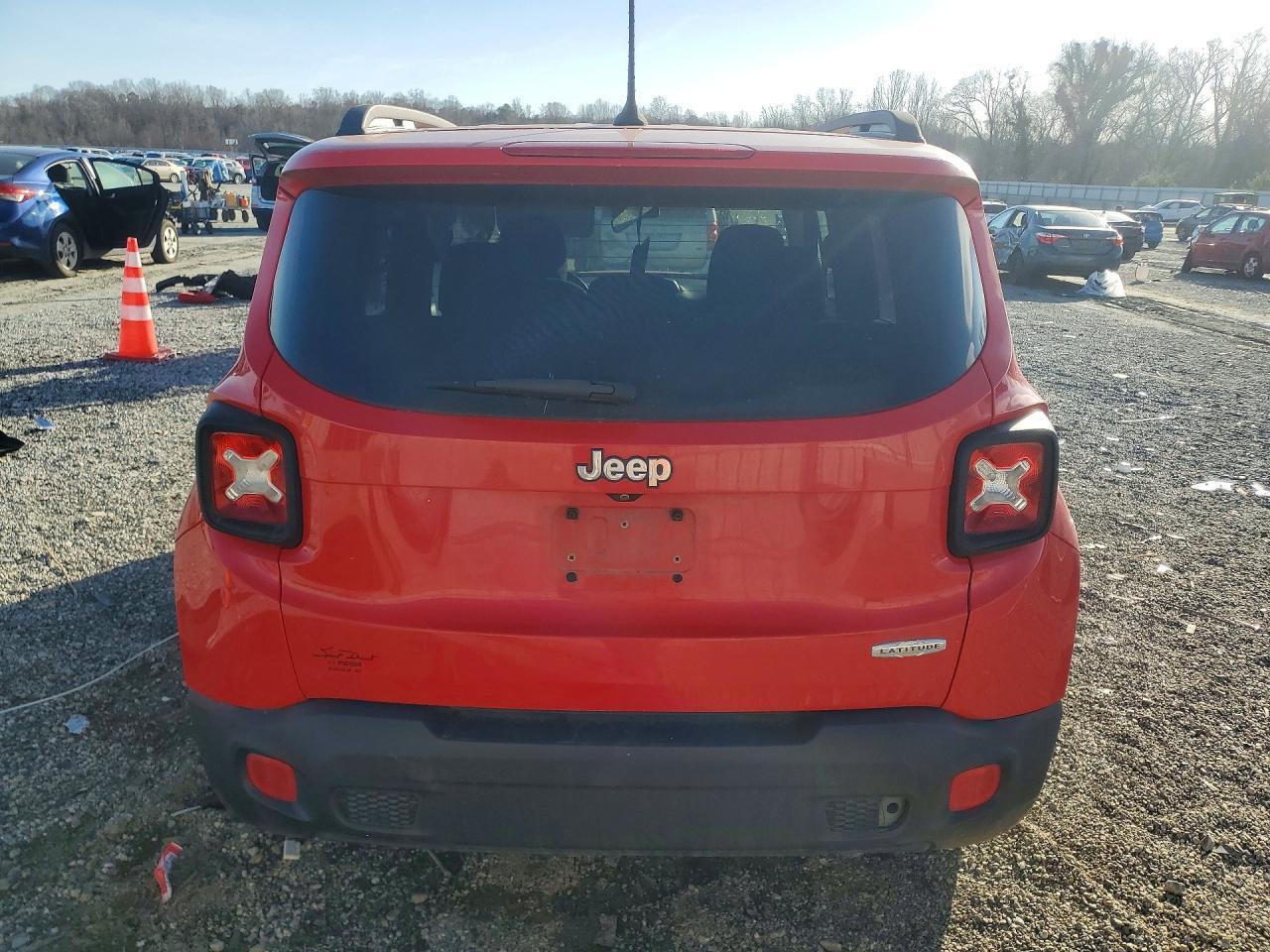2015 Jeep Renegade Latitude - zdjęcie 6