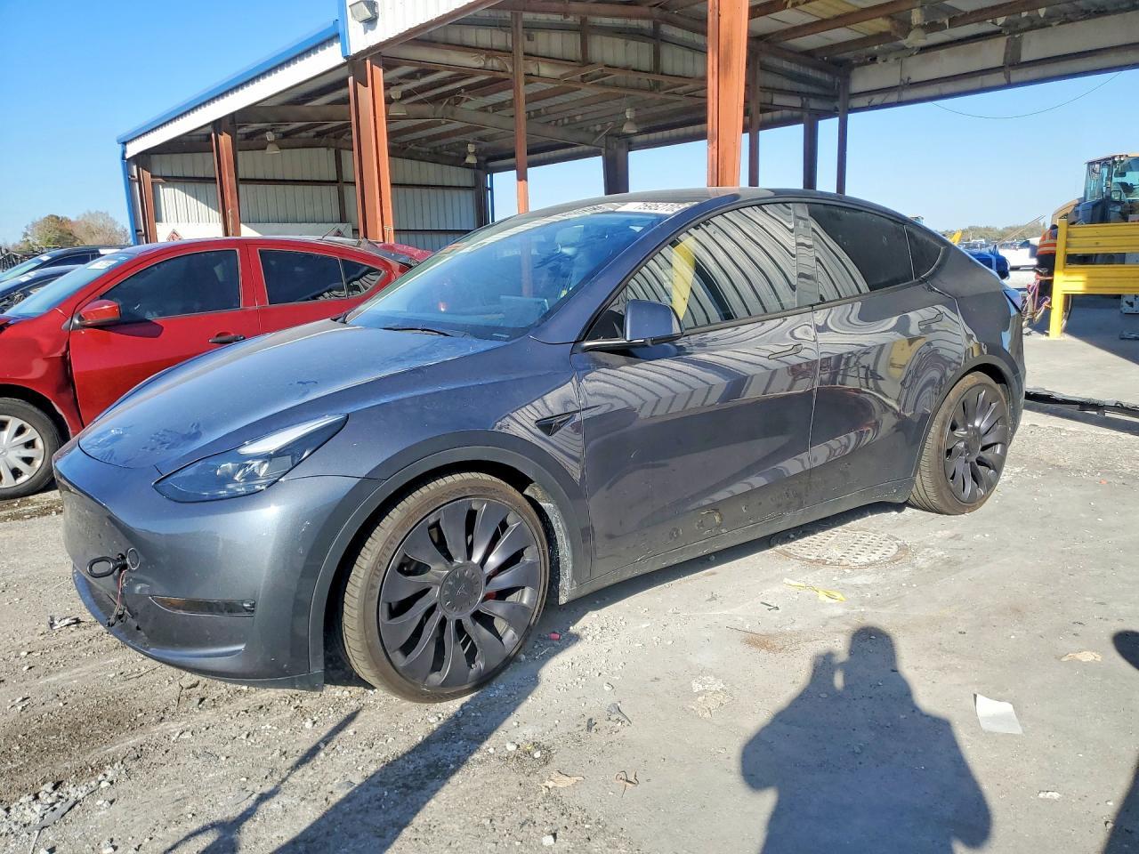 2023 Tesla Model Y - zdjęcie główne
