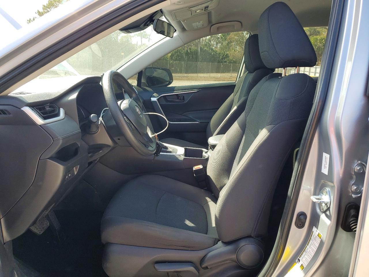 2025 Toyota Rav4 Le - zdjęcie 7