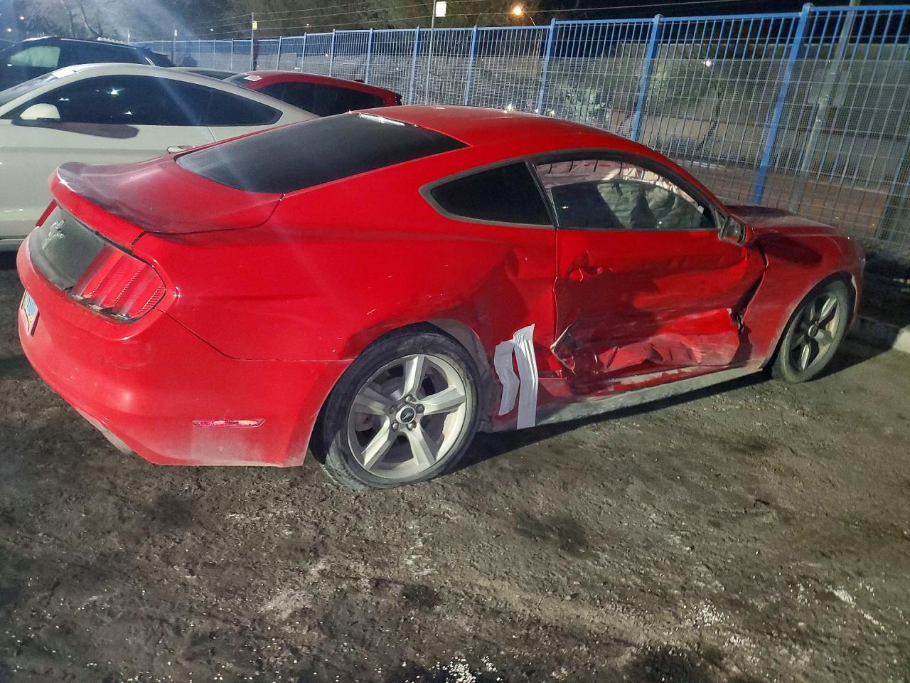 2015 Ford Mustang - zdjęcie 3