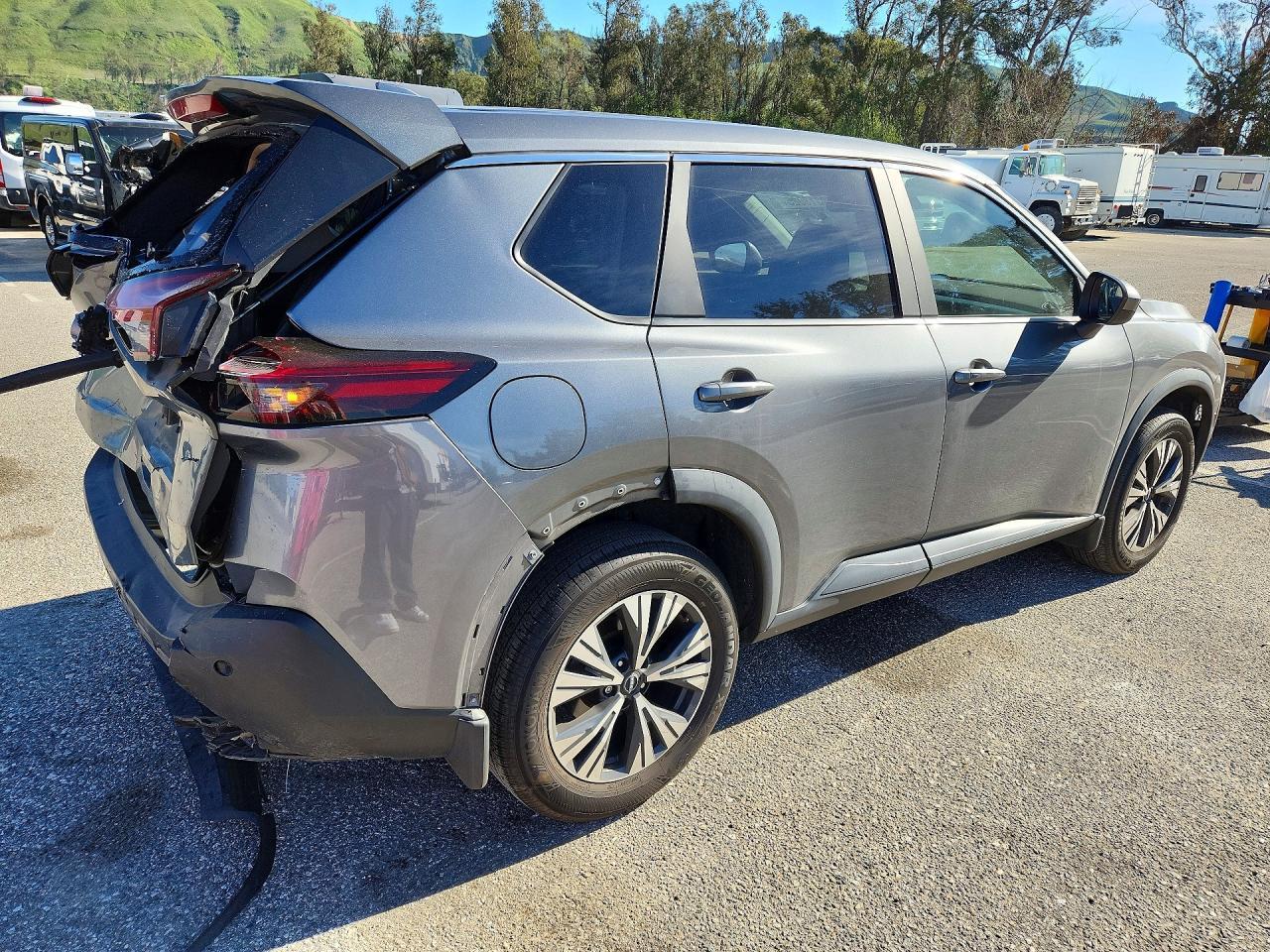 2023 Nissan Rogue Sv - zdjęcie 3