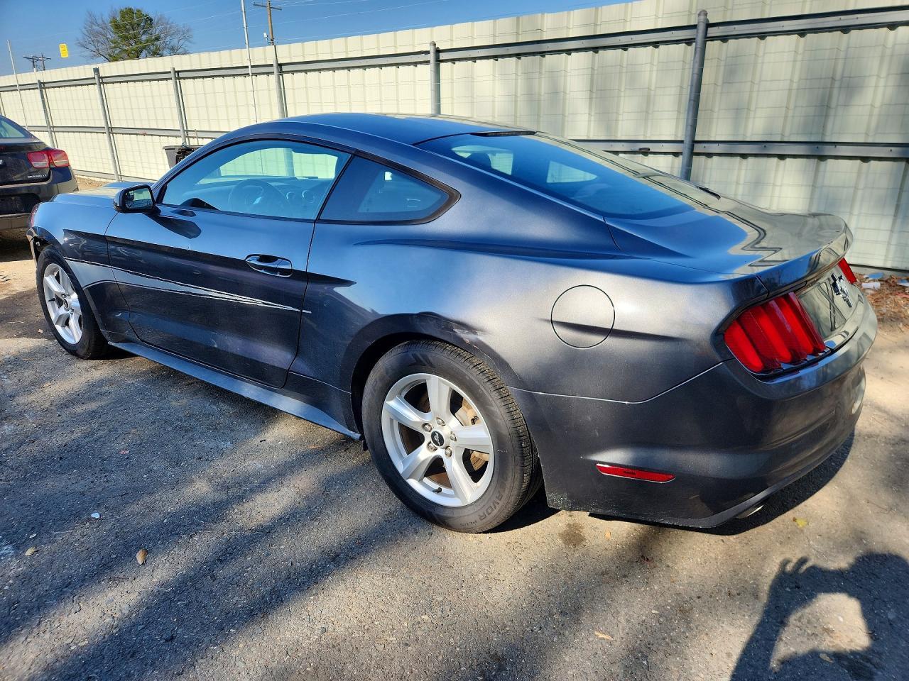2017 Ford Mustang - zdjęcie 2