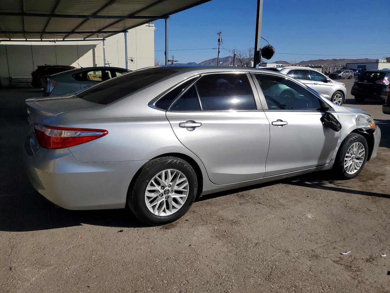 2017 Toyota Camry Le - zdjęcie 3