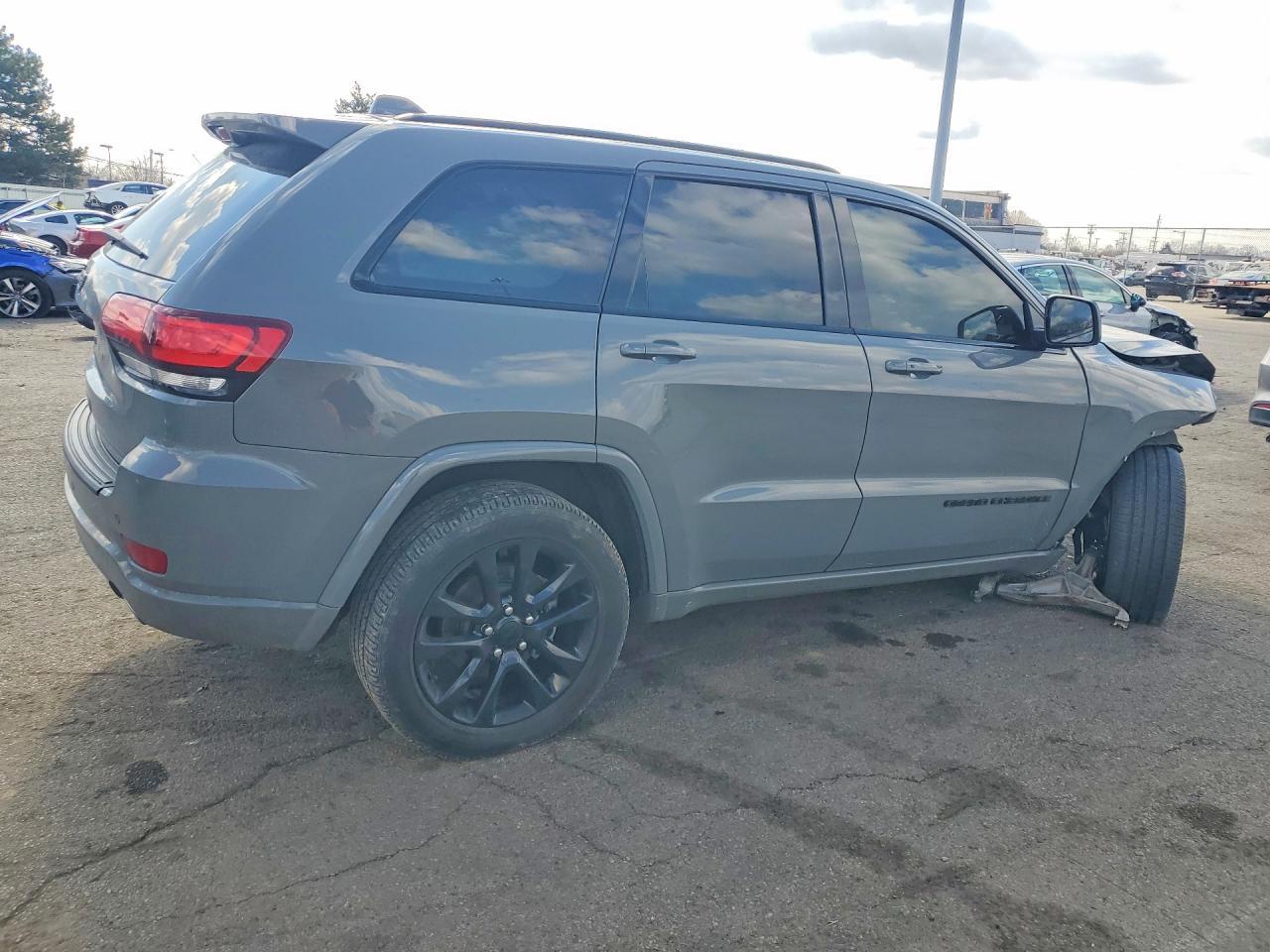 2021 Jeep Grand Cherokee Laredo - zdjęcie 3
