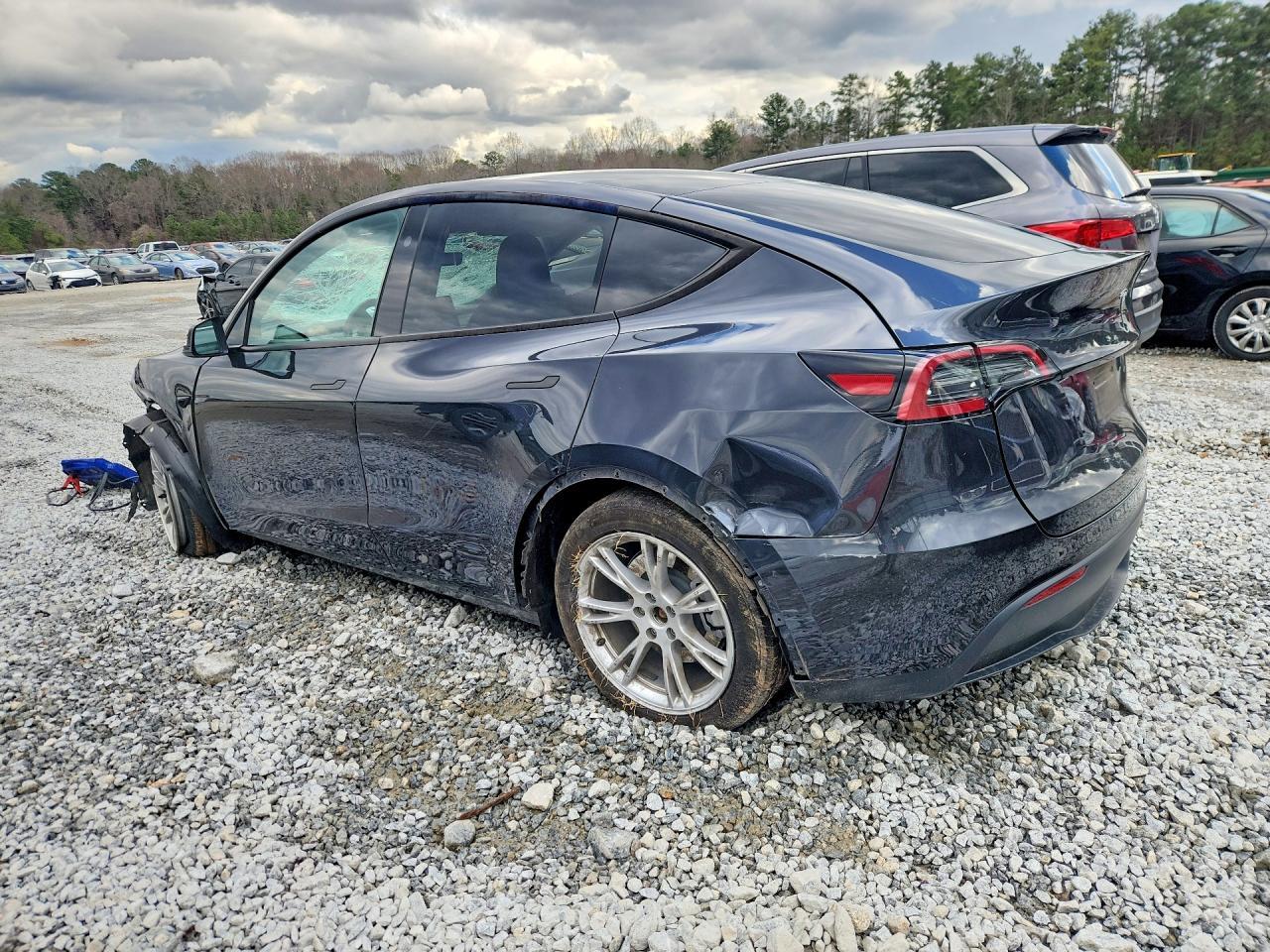 2024 Tesla Model Y - zdjęcie 2