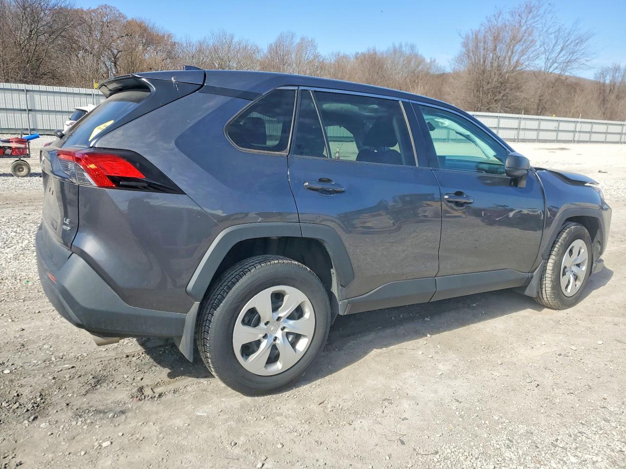 2022 Toyota Rav4 Le - zdjęcie 3