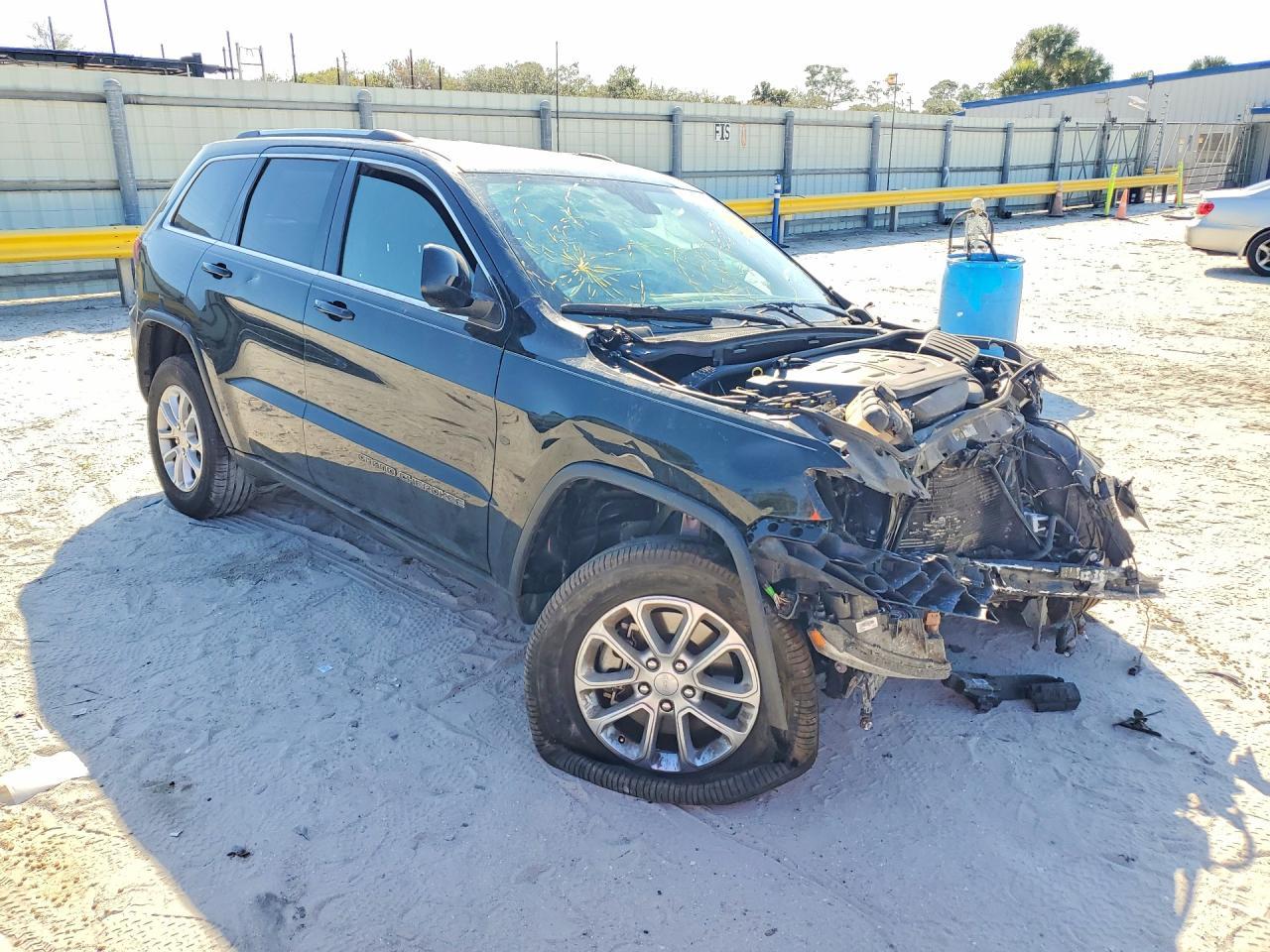 2021 Jeep Grand Cherokee Laredo - zdjęcie 4