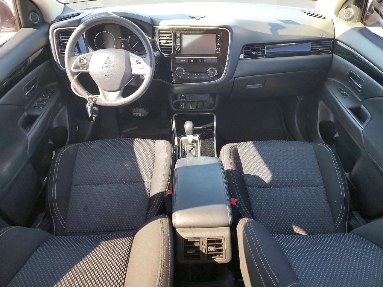 2019 Mitsubishi Outlander Es - zdjęcie 8